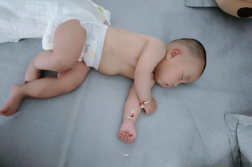 肇东宝宝胳膊上起红疙瘩